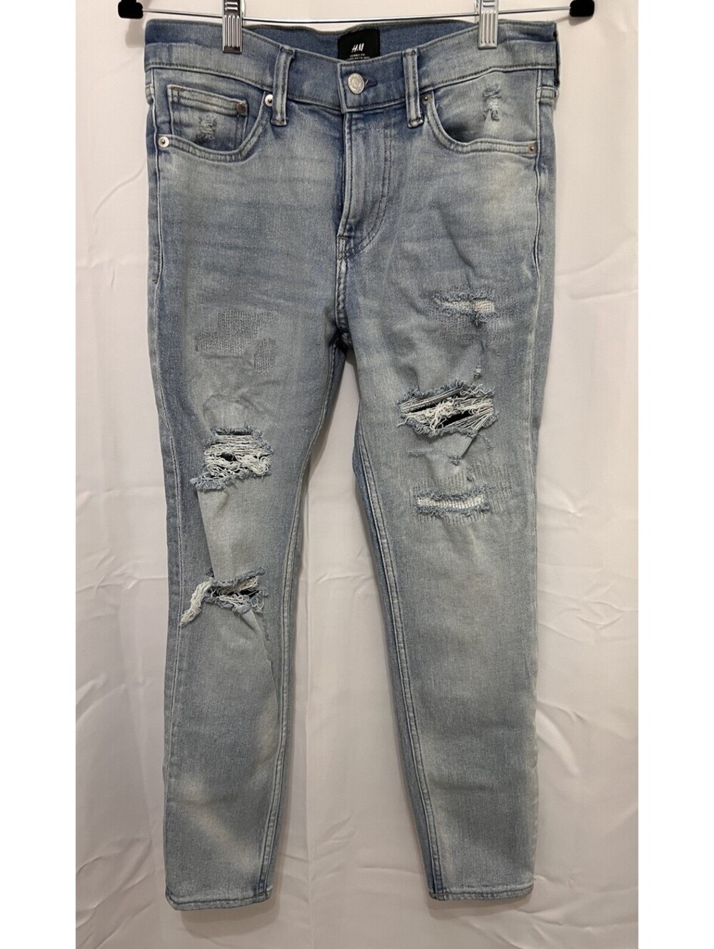 H&M Men's Skinny Fit Jeans Size 30 Light Wash Distressed Ripped Stressed Jeans